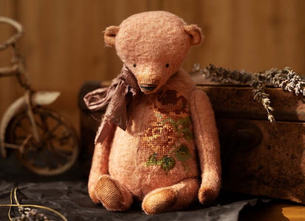 Foto teddybär im innenraum stillleben