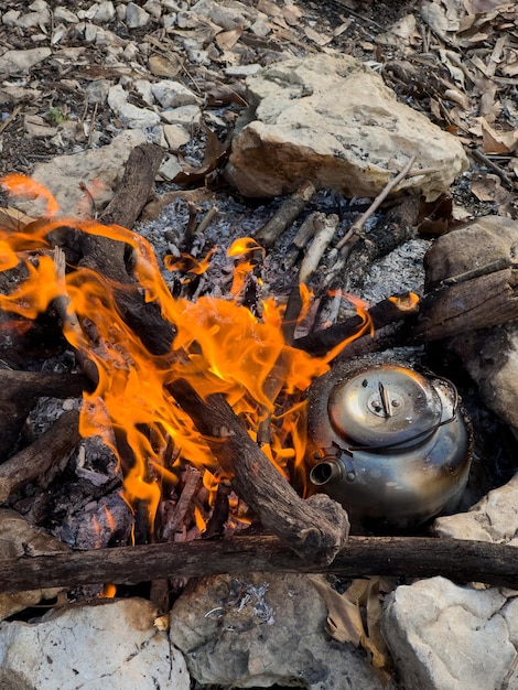 Teekanne am Lagerfeuer