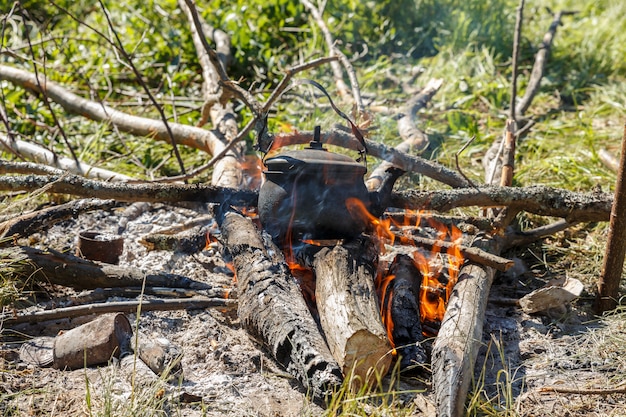 Teekanne auf dem Feuer