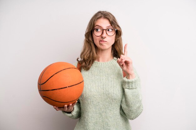 Teenager-Mädchen-Basketball-Konzept