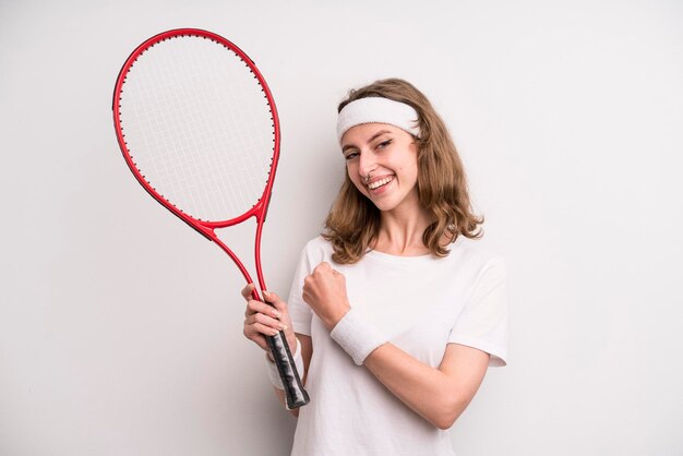 Teenager-Mädchen-Tennis-Konzept