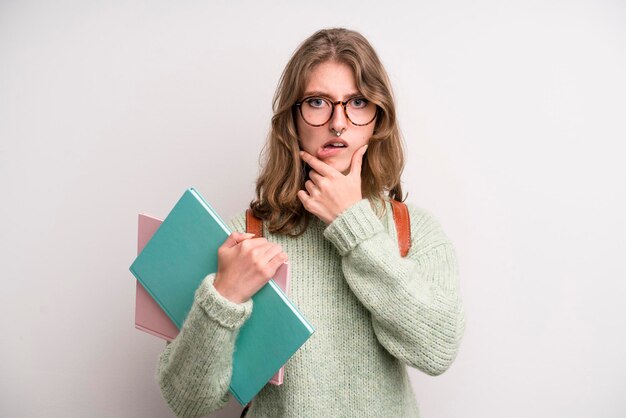 Teenager-Mädchen-Universitätsstudentenkonzept