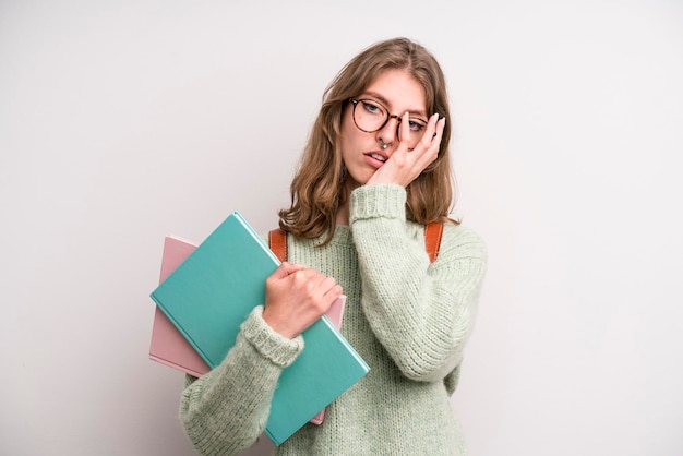 Teenager-Mädchen-Universitätsstudentenkonzept