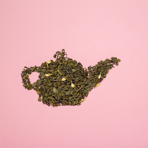 Teepottform aus trockenen Jasmin-Grünteeblättern