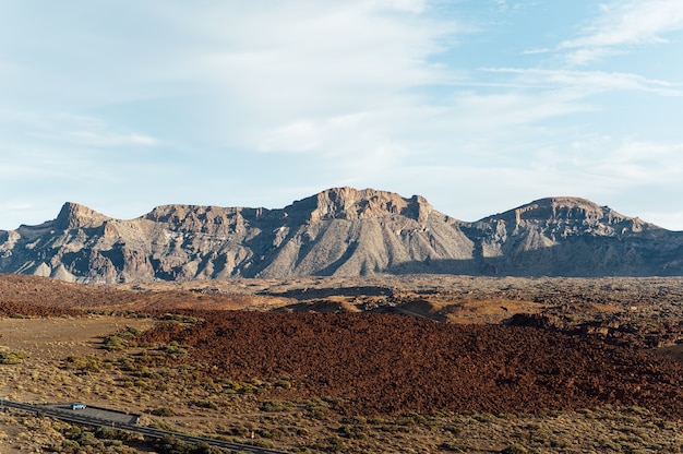 Teide National Park. Schöne Aussicht auf den Wüstenkrater der Vulkanbergfelsen. Teneriffa, Kanarische Inseln