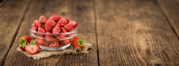 Teil Erdbeeren getrockneter selektiver Fokus