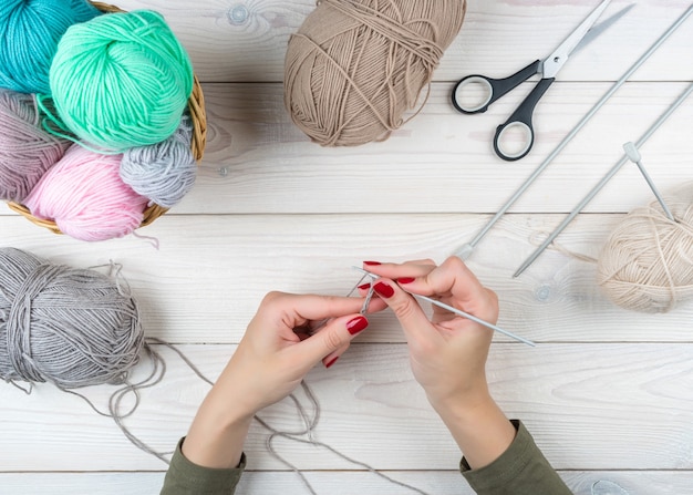 Tejer en manos de mujer, Crochet a mano.