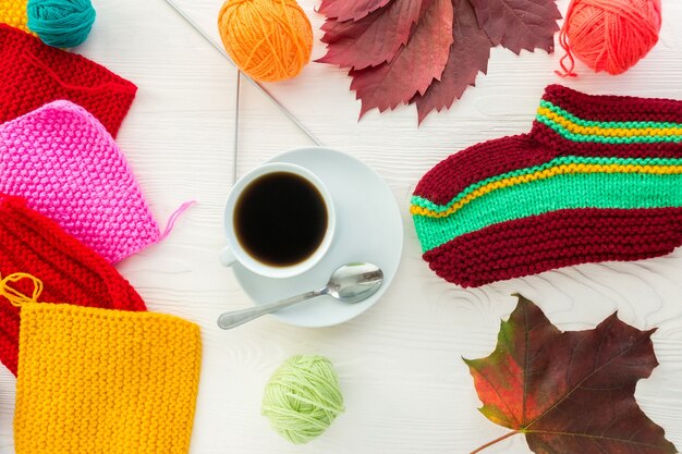 Tejer con una taza de café