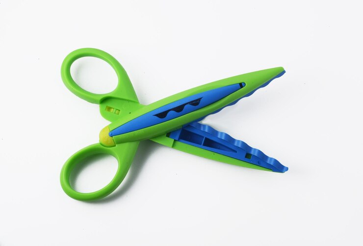 Tejeras de artesanía verdes y azules con el patrón correspondiente impreso en su lado para una rápida identificación