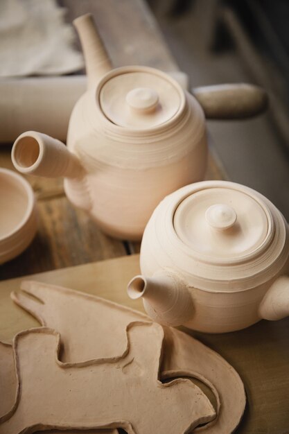Tejeras de cerámica tostadas sin esmalte de primer plano