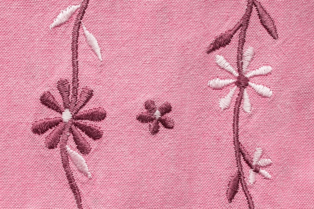 Tejidos bordados de color rosa