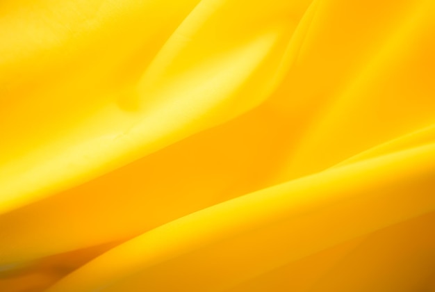 Una tela amarilla hecha por un fotógrafo profesional.