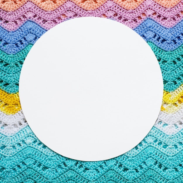 Foto tela de algodão multicolorida em cores claras de verão.