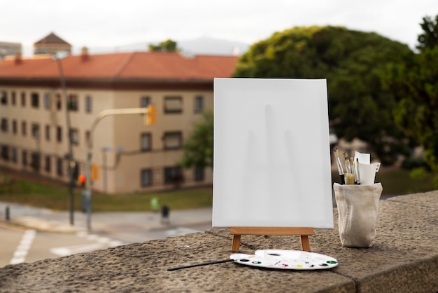 Foto tela em branco para pintar natureza morta ao ar livre