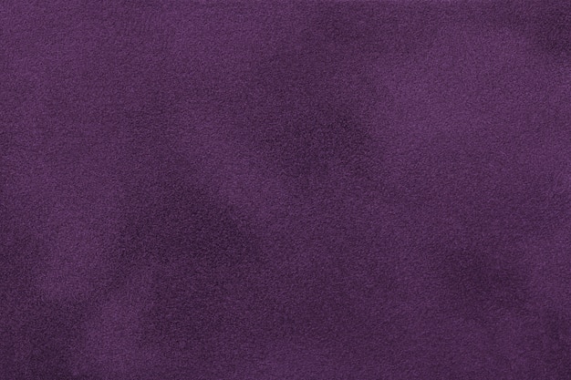 Tela de gamuza mate morada oscura. Fondo de textura de terciopelo