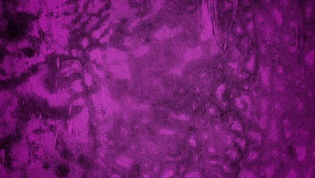 Tela morada con estampado de hojas y ramas
