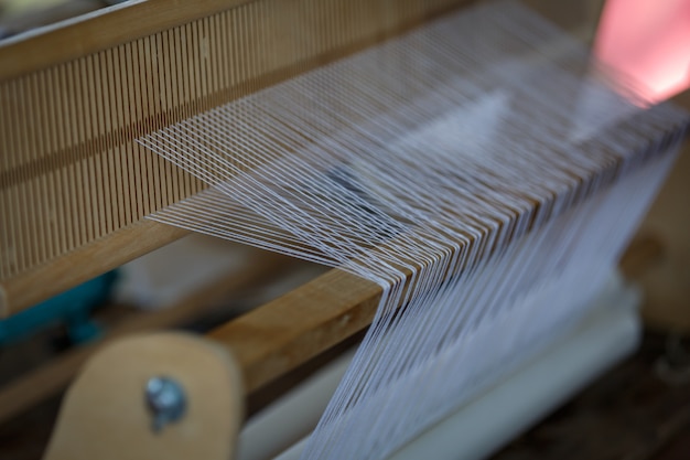 Telar de madera como equipo para la fabricación manual de tejidos