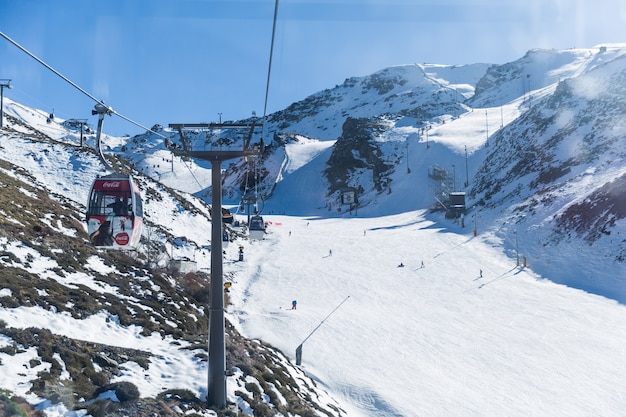 Teleférico de la montaña de la nieve