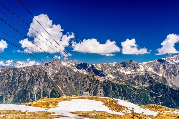 Teleférico en montañas nevadas Chamonix Mont Blanc HauteSavoie France