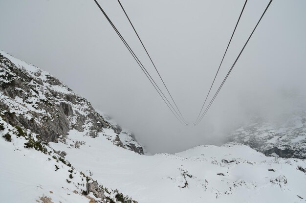 Teleférico y niebla