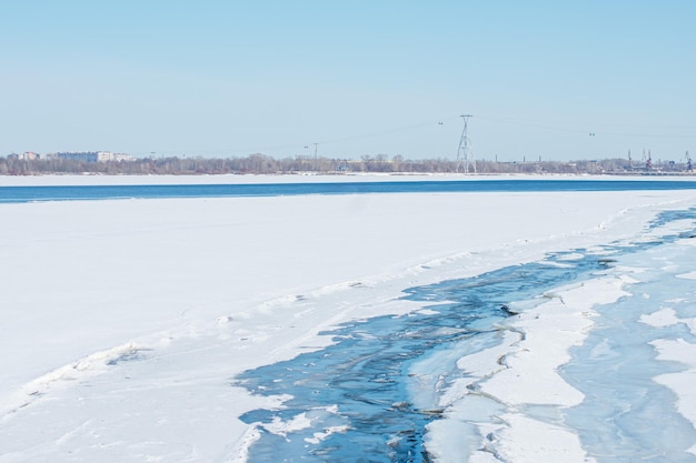 Teleférico que cruza el río Volga