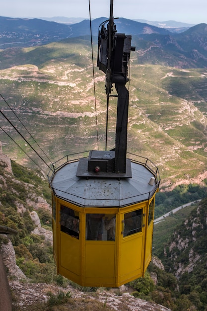 Teleférico en la sierra de Montserrat.