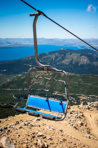 Foto teleférico vazio