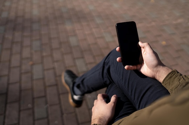 Foto telefon in der hand des lebensstils der männer