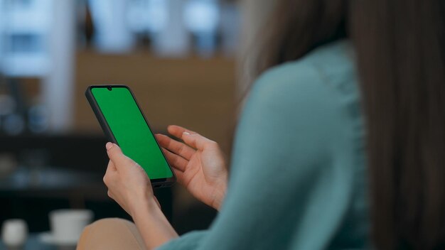 telefone móvel com tela verde martphone