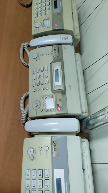 teléfono fax ubicado en la oficina