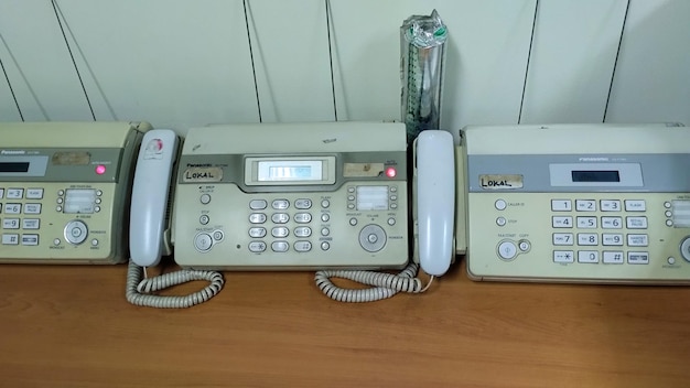 teléfono fax ubicado en la oficina