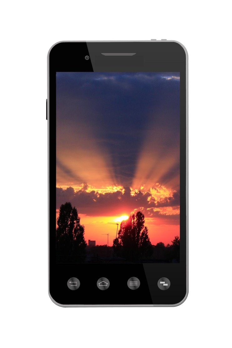 Foto teléfono inteligente moderno con imagen de puesta de sol aislado en el blanco