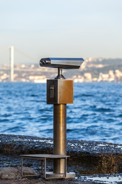 Telescópio com vista para o mar em Istambul