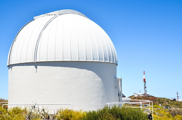 Telescópios do Observatório Astronômico de Teide em Tenerife, Espanha.