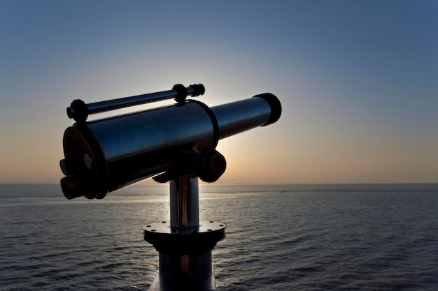 Teleskop mit Blick auf den Atlantik