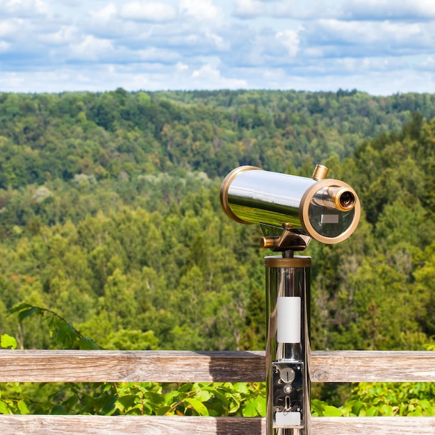 Teleskop zur Beobachtung der Naturlandschaft