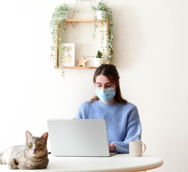 Foto teletrabajo em tempos de coronavirus