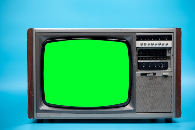 Televisão com tela verde.