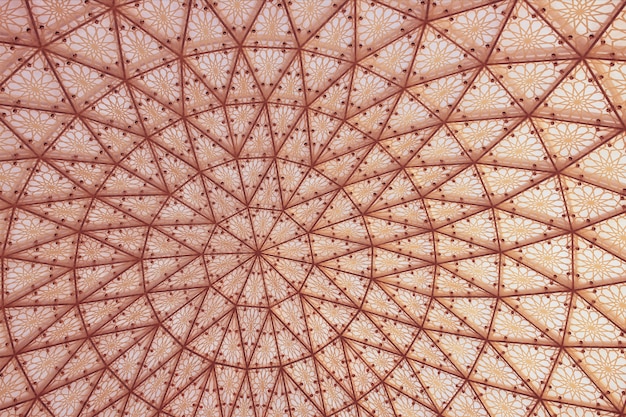 Telhado de cúpula formado por armações de metal e vidro