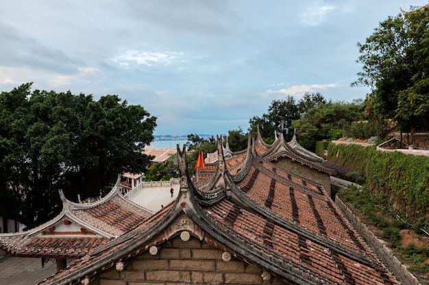 Telhado de telha vermelha da arquitetura tradicional chinesa