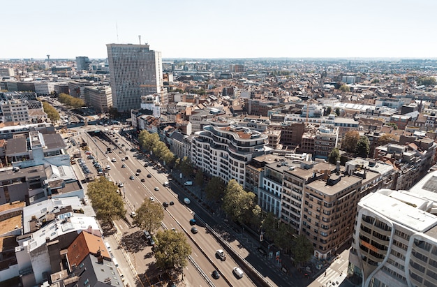 Telhados e ruas de Bruxelas.