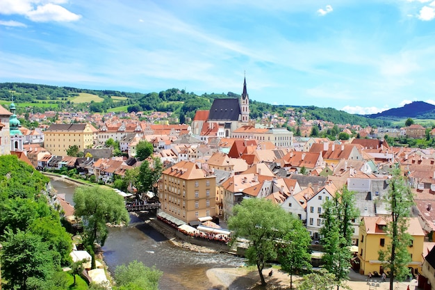 Telhados marrons da cidade tcheca de Krumlov