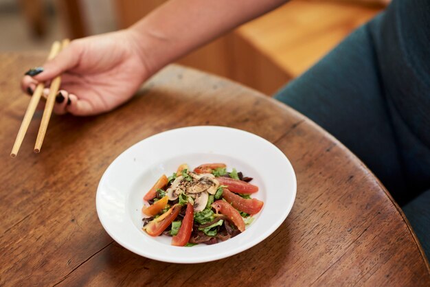 Teller mit leckerem Salat