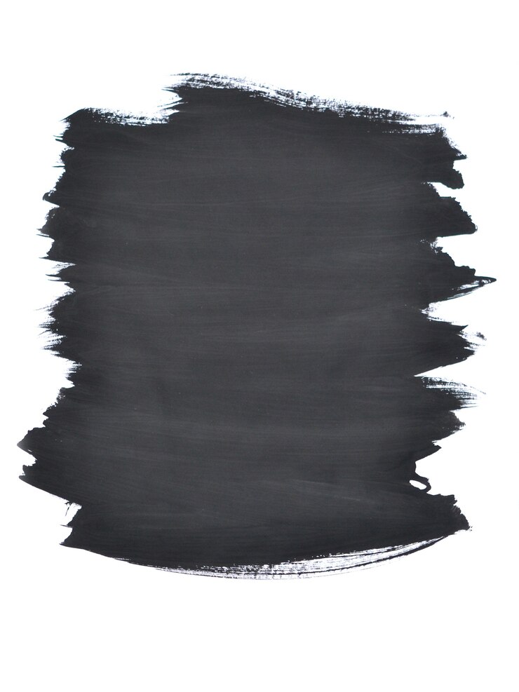 Foto telón de fondo caótico incierto. trazos de pintura negra hechos con un dedo. frotis de dedo negro sobre un fondo blanco aislado. espacio de fondo abstracto para la base del texto