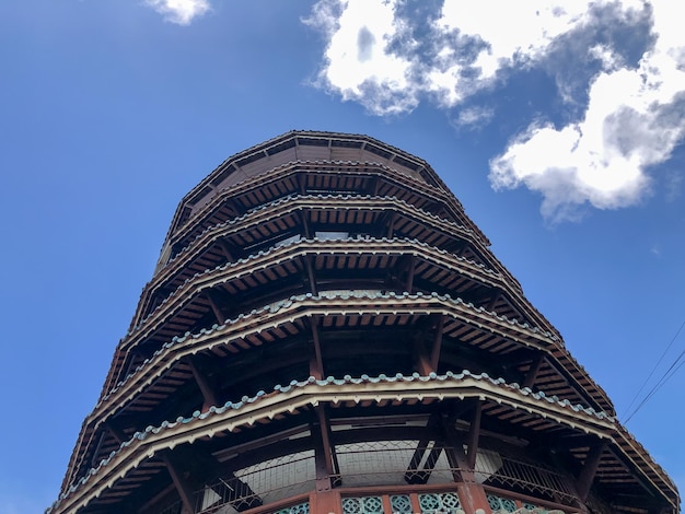 Teluk Intan Malásia 26 de outubro de 2021 Menara Condong ou Torre Inclinada de Teluk Intan é uma atração turística popular É uma torre do relógio e construída por volta de 1885