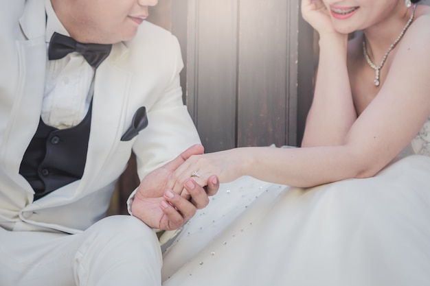 Tema de la boda, la celebración de las manos de los recién casados