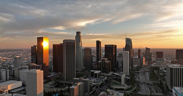 Tema del centro de california de los angeles con fondo la centro de la ciudad de los angeles vuelo de los angeles