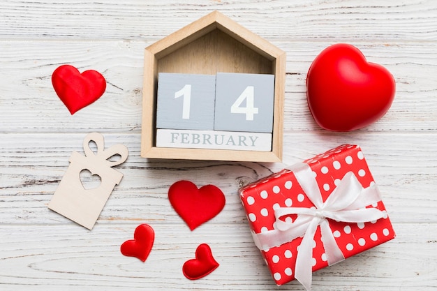 Tema del Día de San Valentín con calendario de bloques de madera plantilla de tarjeta de felicitación para el Día de San Valentine espacio de copia para el texto