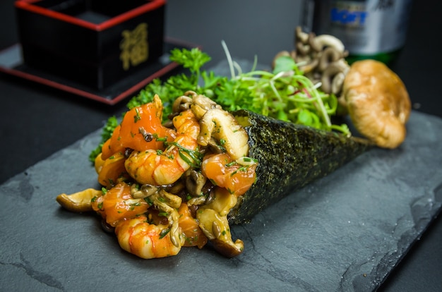 Temaki tradicional de gambas