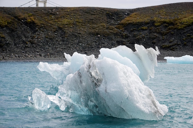 Témpanos de hielo en la laguna glacial de Jokulsarlon en Islandia
